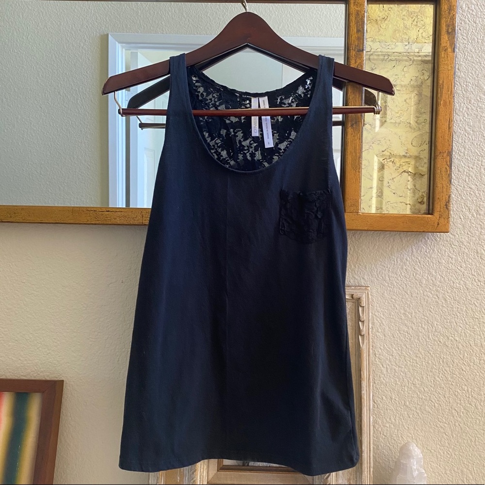 Black tank top with sheer lace back 🖤